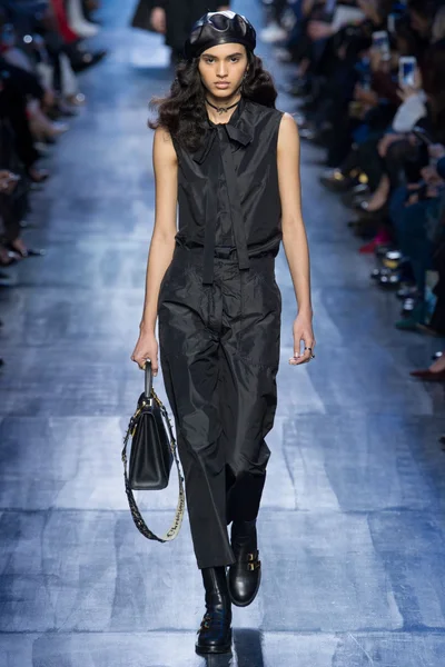 Look 3